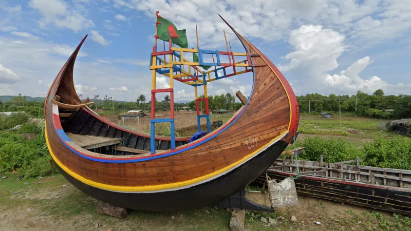 Moon Boats